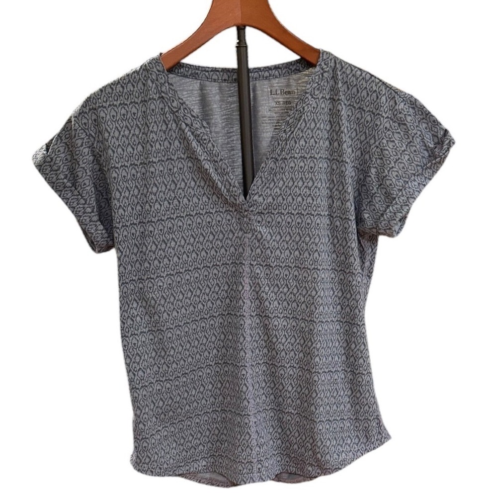 LL Bean Womens XS Grey Geometric Ikat Print Split V-Neck Cuffed Sleeve Top Hike